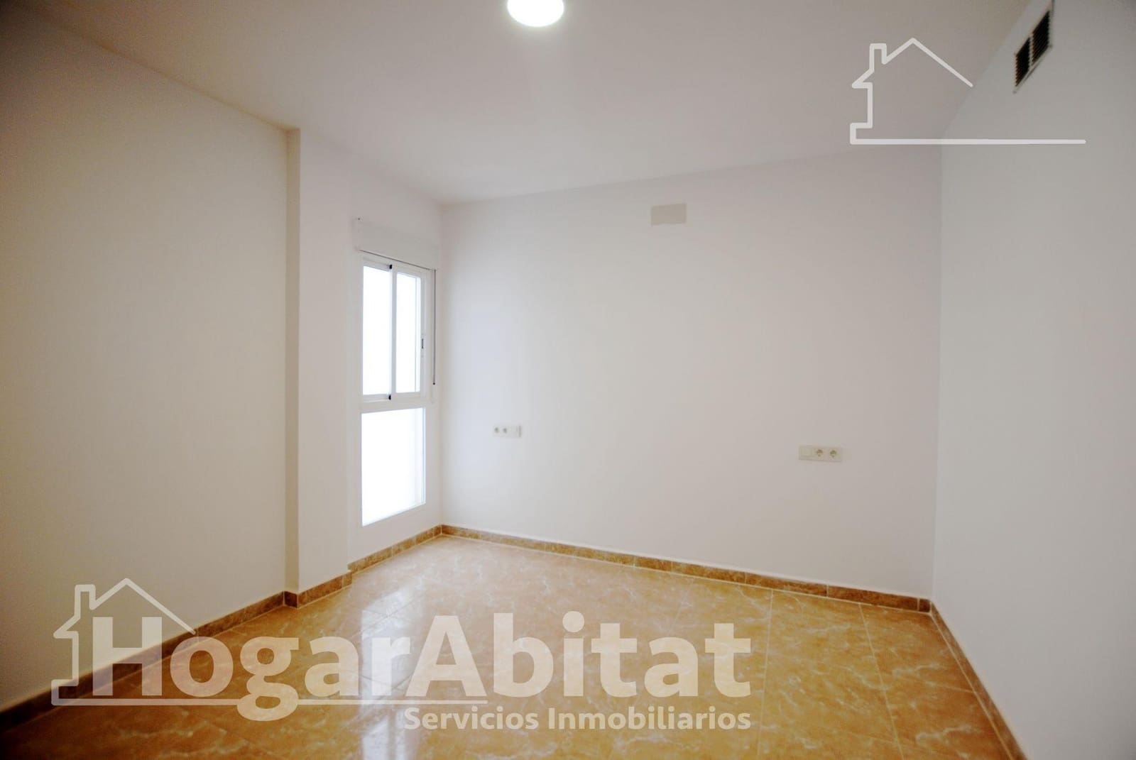 11 makuuhuone Huoneisto myytävänä paikassa Oliva - 600 000 € (Ref: 9809834)