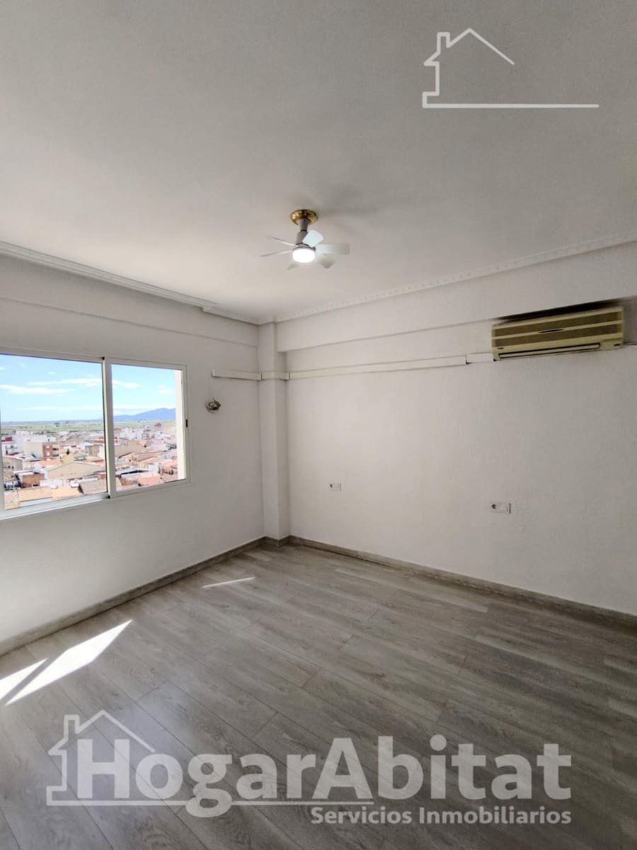 Piso de 3 habitaciones en Alginet en venta con garaje - 170.000 € (Ref: 9811963)