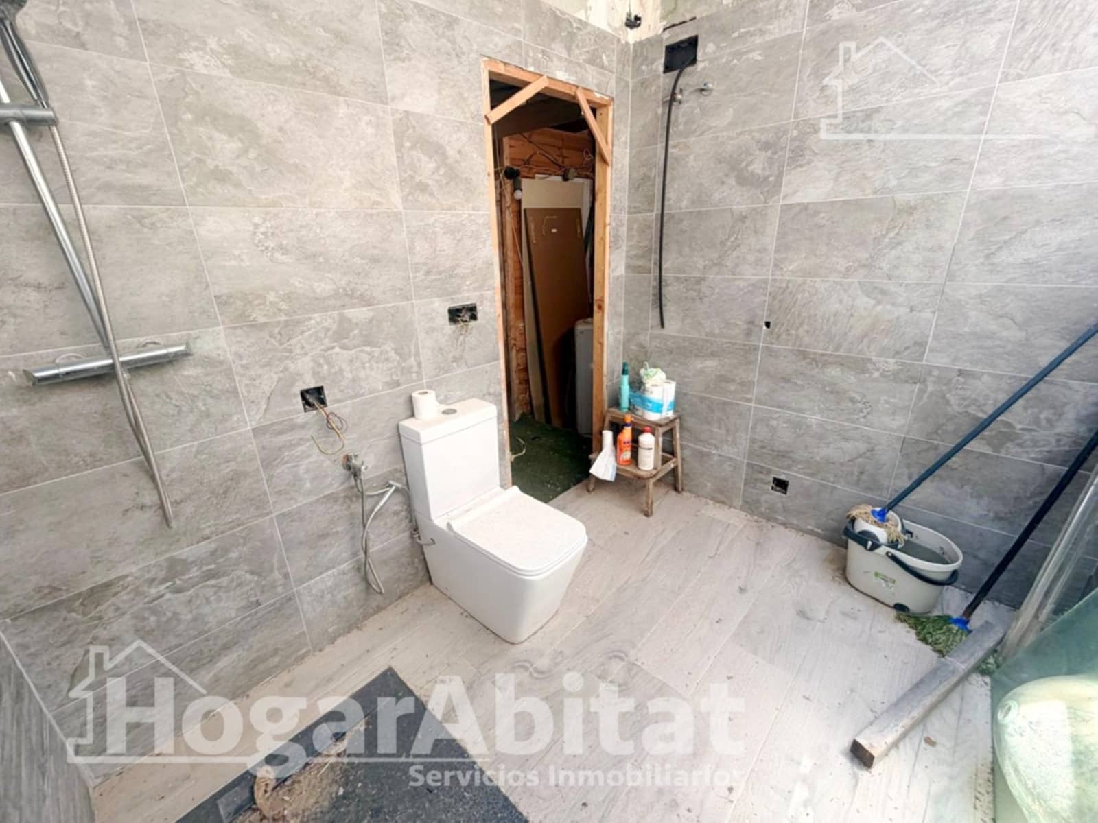 3 slaapkamer Villa te koop in Montserrat met garage - € 80.000 (Ref: 9811965)