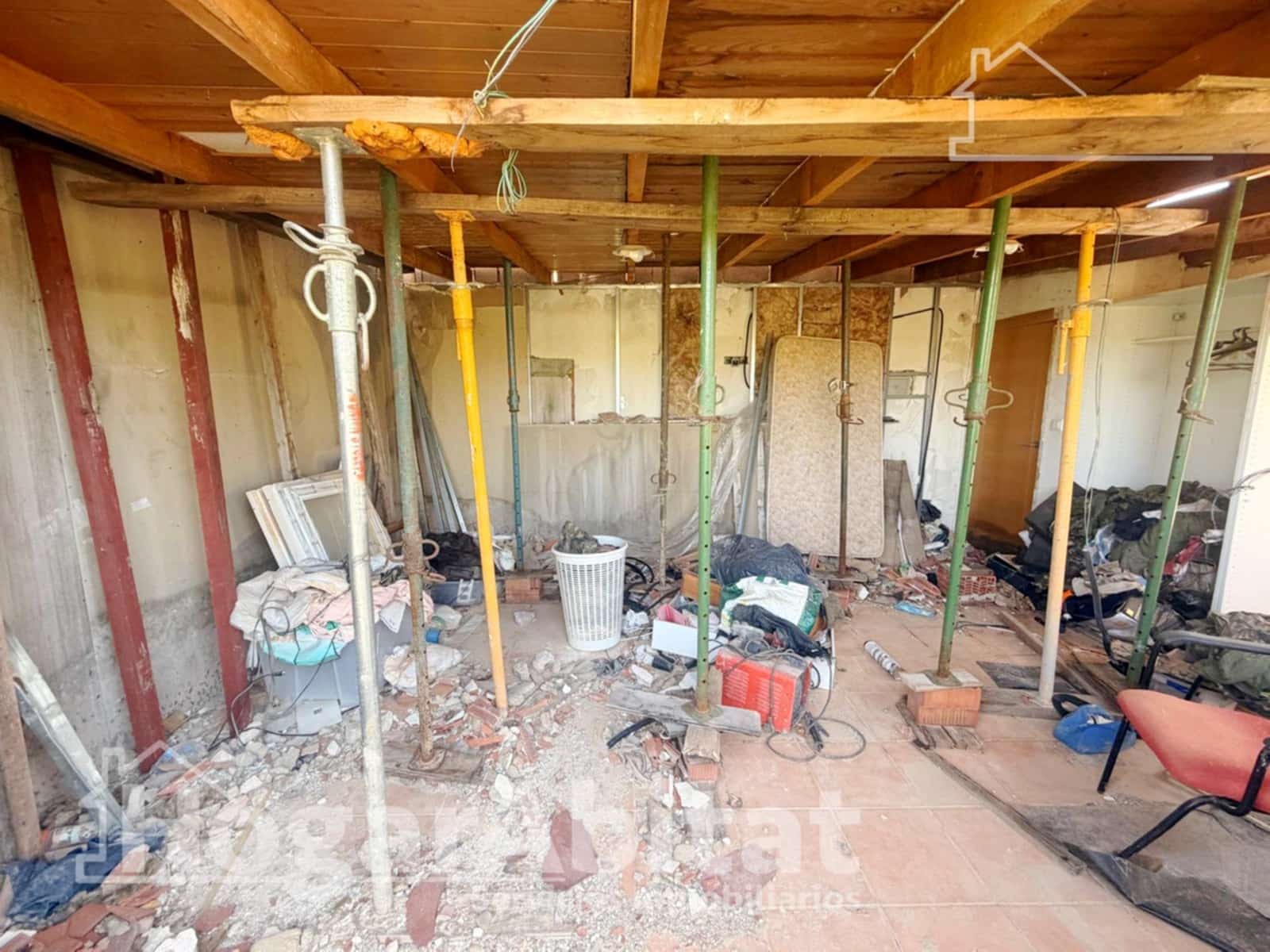 3 slaapkamer Villa te koop in Montserrat met garage - € 80.000 (Ref: 9811965)