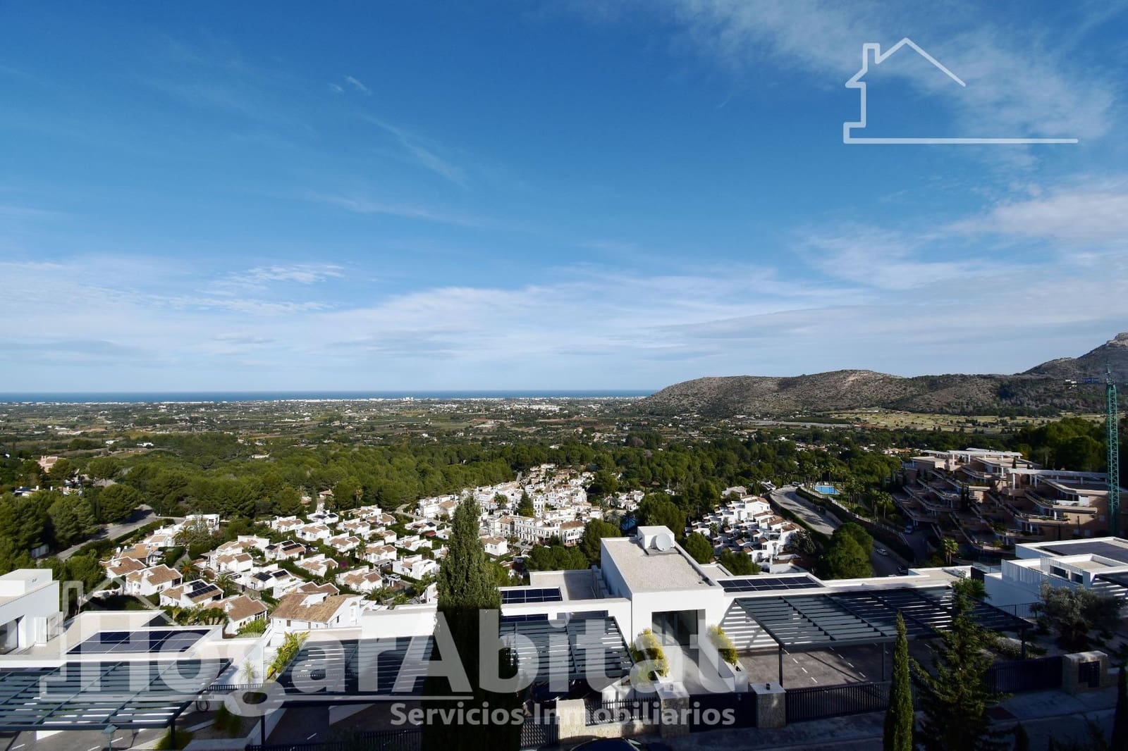 4 bedroom Townhouse for sale in La Sella with garage - € 415,000 (Ref: 9811972)