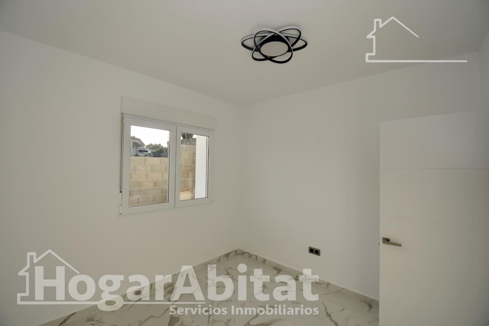 2 bedroom Villa for sale in L'Alcora with garage - € 175,000 (Ref: 9815902)
