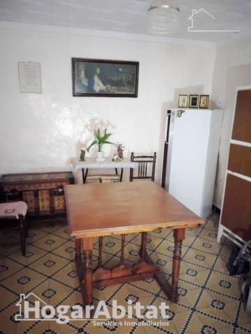 4 bedroom Townhouse for sale in Campo de Criptana with garage - € 53,000 (Ref: 9818289)