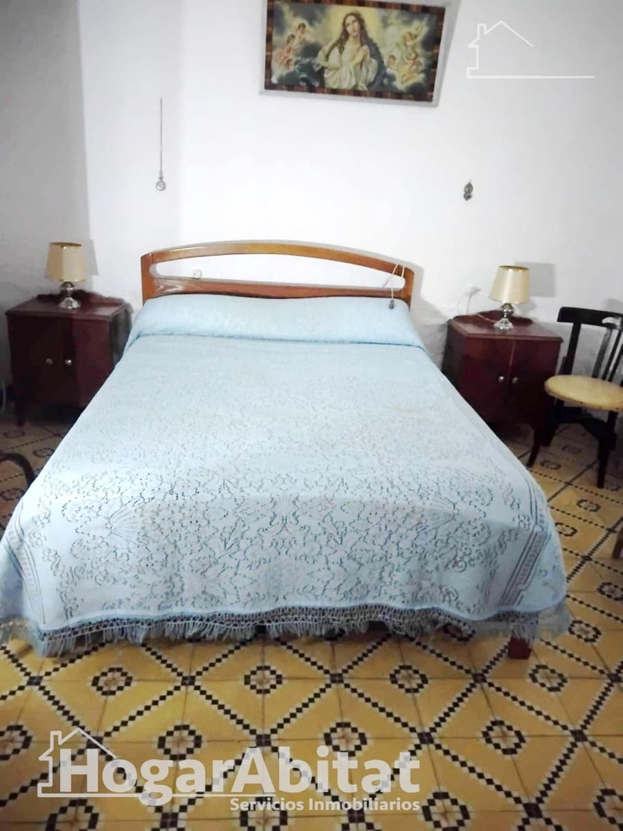 4 bedroom Townhouse for sale in Campo de Criptana with garage - € 53,000 (Ref: 9818289)