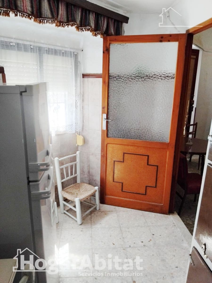 4 bedroom Townhouse for sale in Campo de Criptana with garage - € 53,000 (Ref: 9818289)
