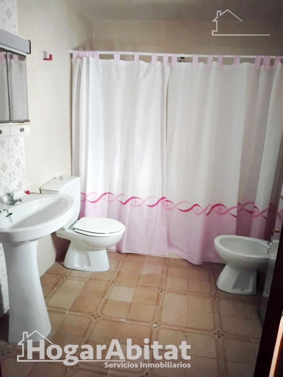 4 bedroom Townhouse for sale in Campo de Criptana with garage - € 53,000 (Ref: 9818289)