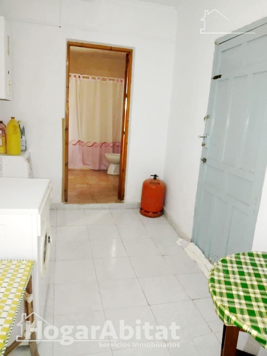 4 bedroom Townhouse for sale in Campo de Criptana with garage - € 53,000 (Ref: 9818289)