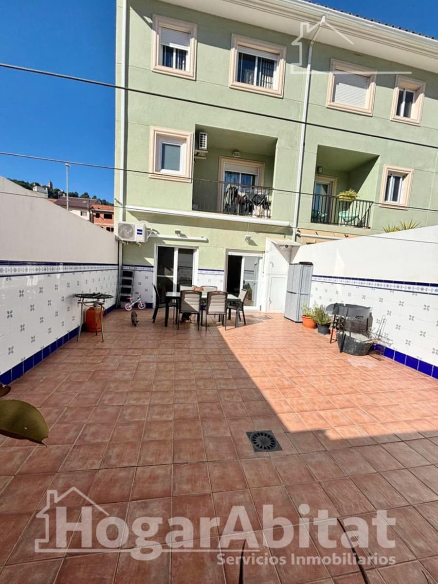 Adosado de 4 habitaciones en Chiva en venta con garaje - 360.000 € (Ref: 9820568)