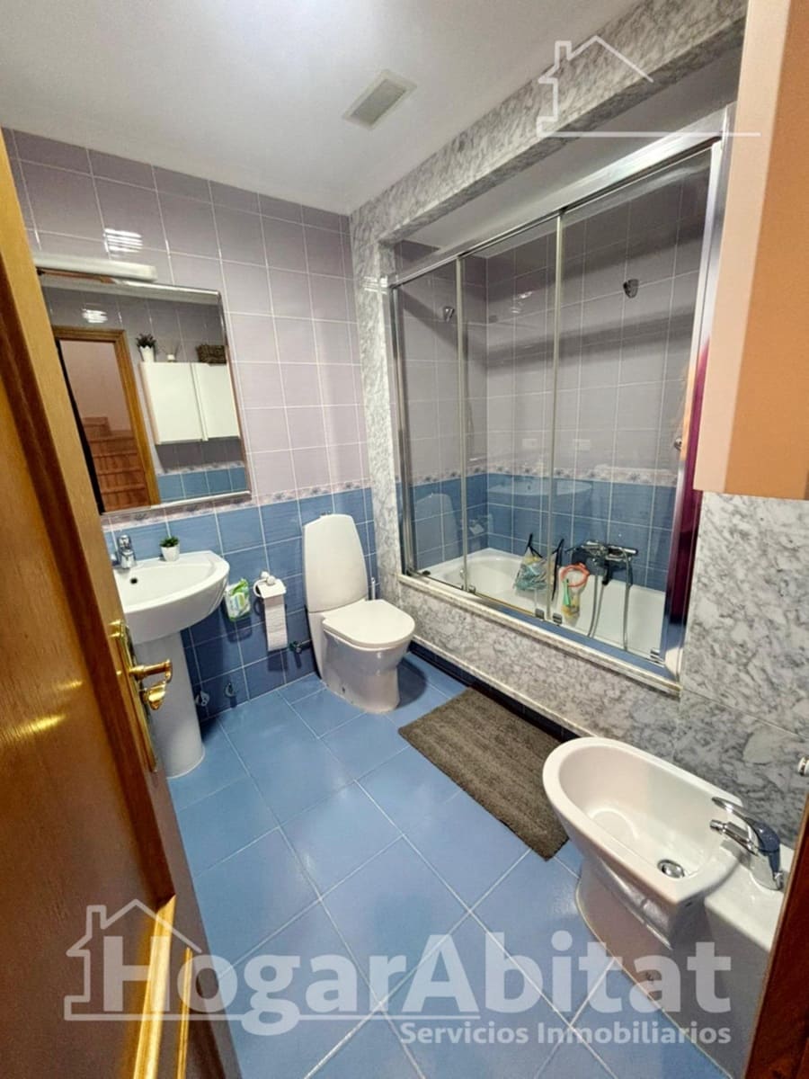 Adosado de 4 habitaciones en Chiva en venta con garaje - 360.000 € (Ref: 9820568)