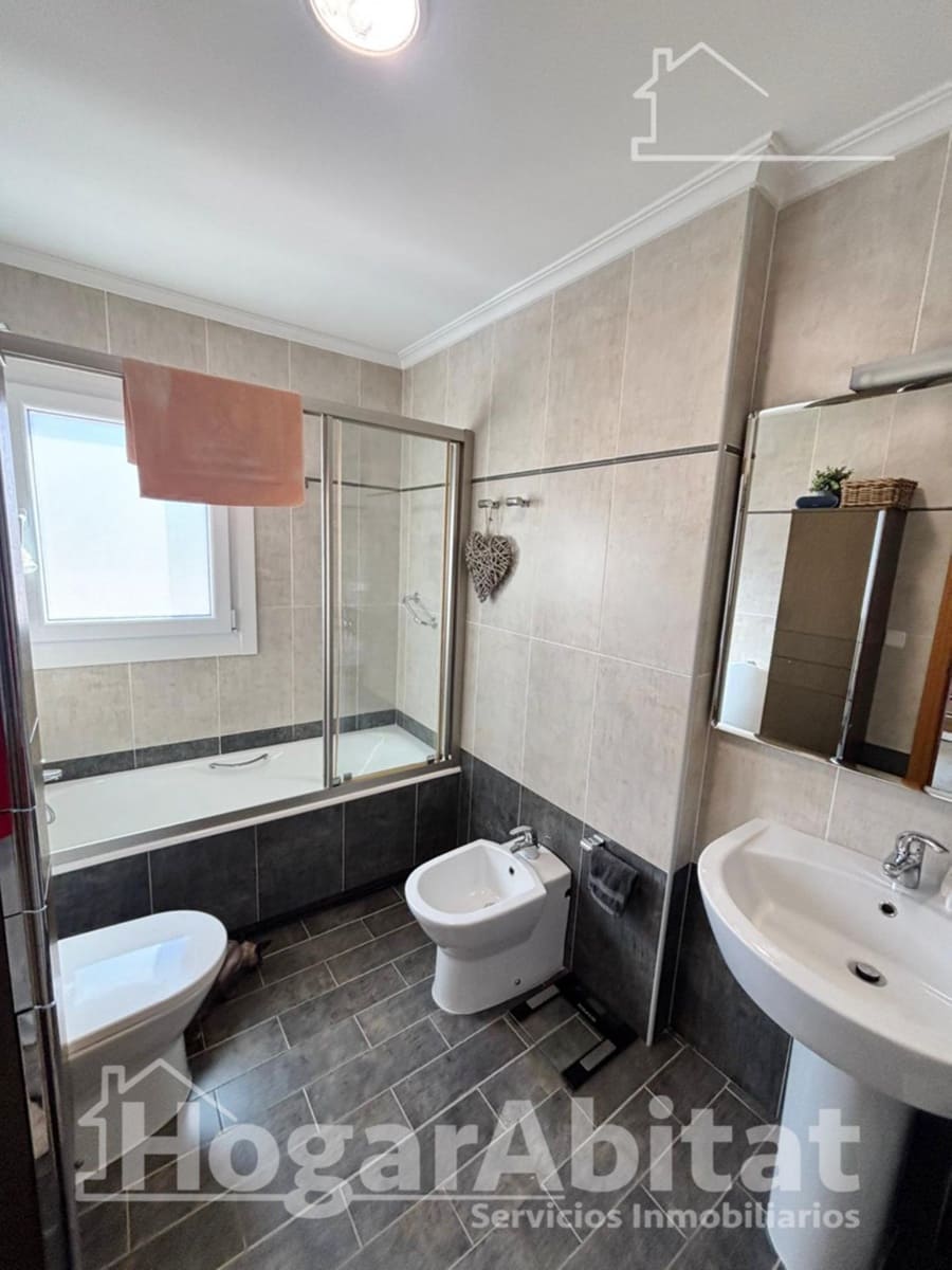 Adosado de 4 habitaciones en Chiva en venta con garaje - 360.000 € (Ref: 9820568)
