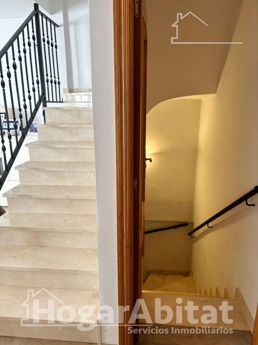 Adosado de 4 habitaciones en Chiva en venta con garaje - 360.000 € (Ref: 9820568)