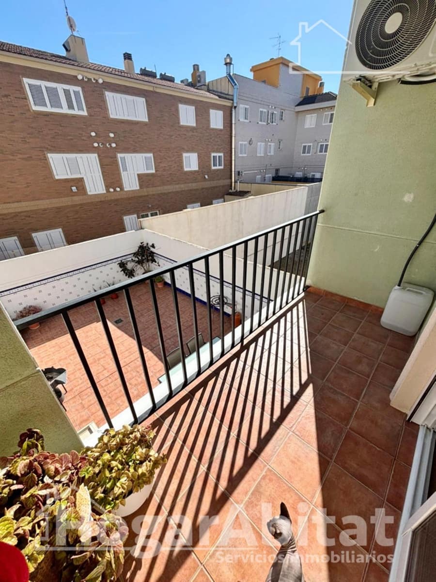 Adosado de 4 habitaciones en Chiva en venta con garaje - 360.000 € (Ref: 9820568)