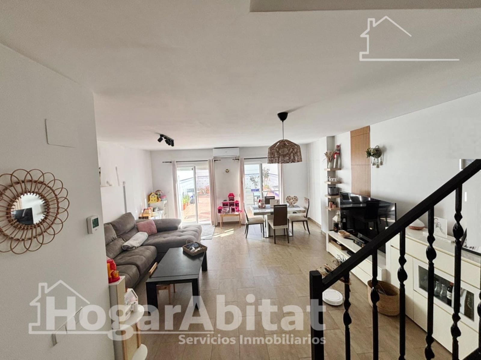 Adosado de 4 habitaciones en Chiva en venta con garaje - 360.000 € (Ref: 9820568)