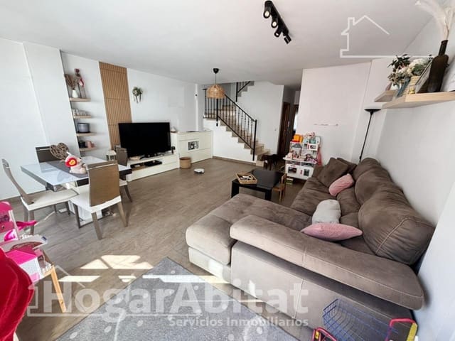 Adosado de 4 habitaciones en Chiva en venta con garaje - 360.000 € (Ref: 9820568)