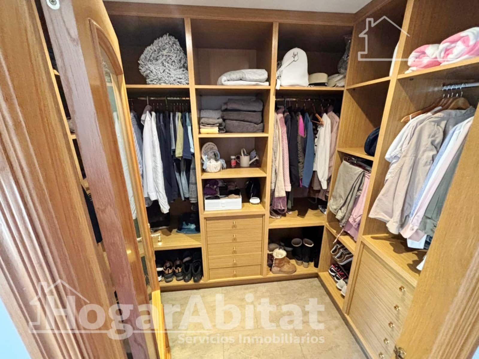 Adosado de 4 habitaciones en Chiva en venta con garaje - 360.000 € (Ref: 9820568)