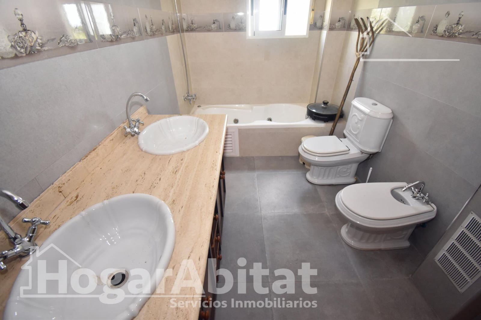 5 bedroom Villa for sale in Vila-real with pool garage - € 290,000 (Ref: 9822966)