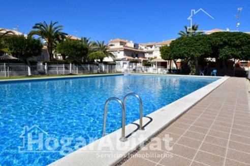 2 soveværelse Rækkehus til salg i La Zenia med swimmingpool garage - € 185.000 (Ref: 9825311)