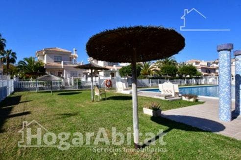 2 soveværelse Rækkehus til salg i La Zenia med swimmingpool garage - € 185.000 (Ref: 9825311)