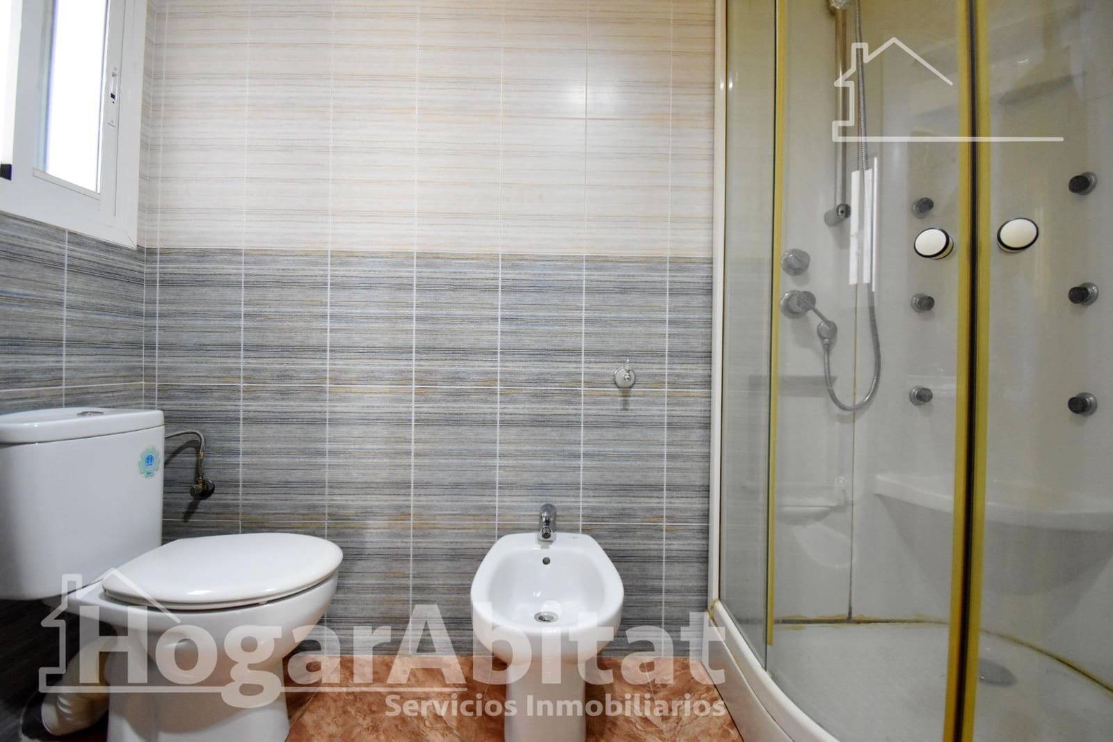5 bedroom Flat for sale in Gandia - € 180,000 (Ref: 9829213)