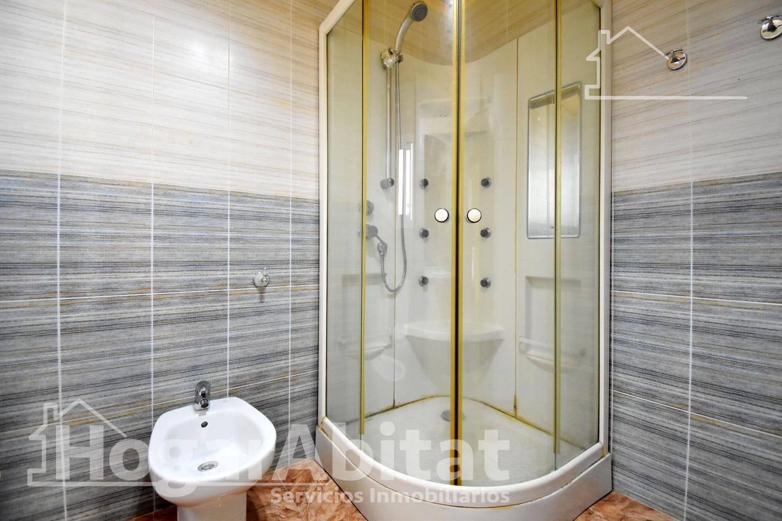 5 bedroom Flat for sale in Gandia - € 180,000 (Ref: 9829213)