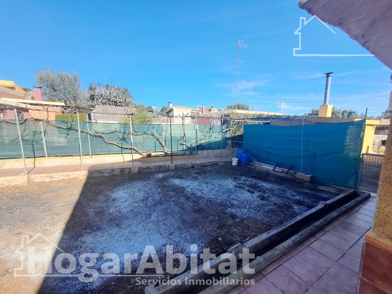 6 bedroom Villa for sale in L'Alcora with pool garage - € 195,000 (Ref: 9829214)