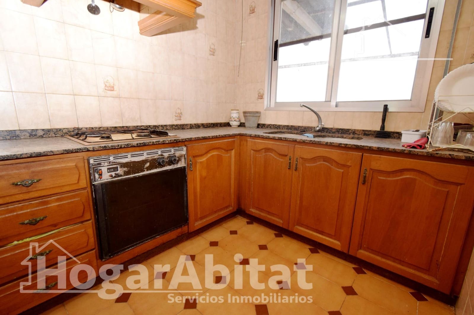 5 bedroom Townhouse for sale in Montserrat with garage - € 250,000 (Ref: 9831593)