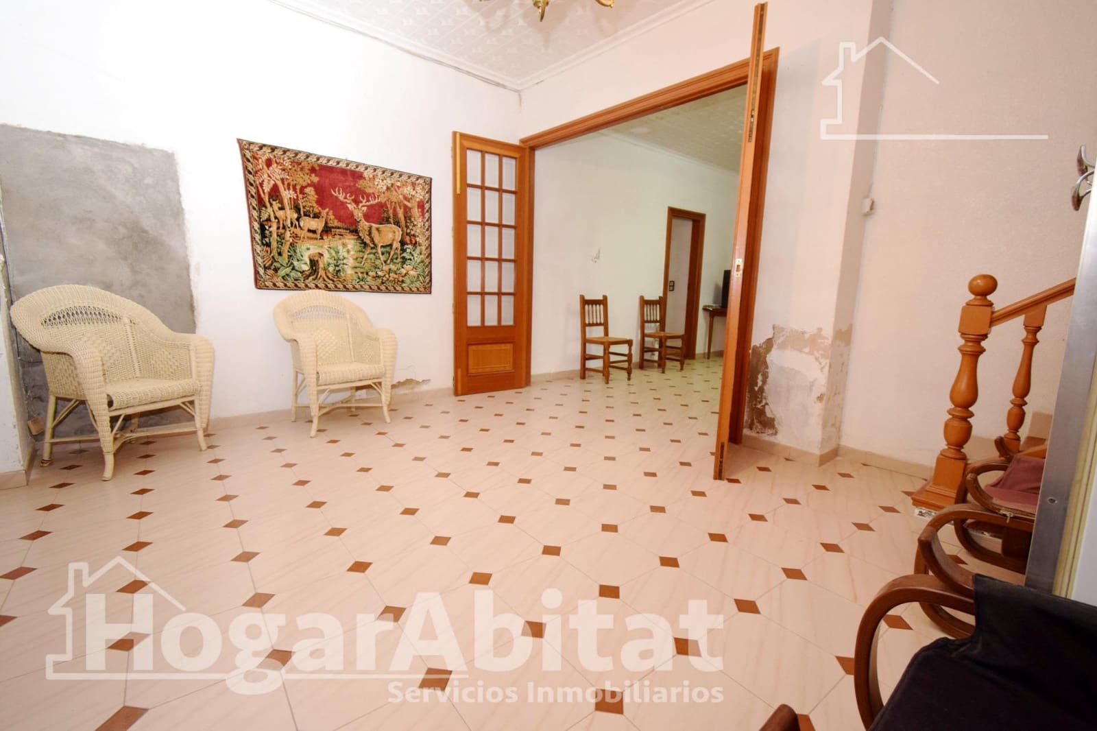 5 bedroom Townhouse for sale in Montserrat with garage - € 250,000 (Ref: 9831593)