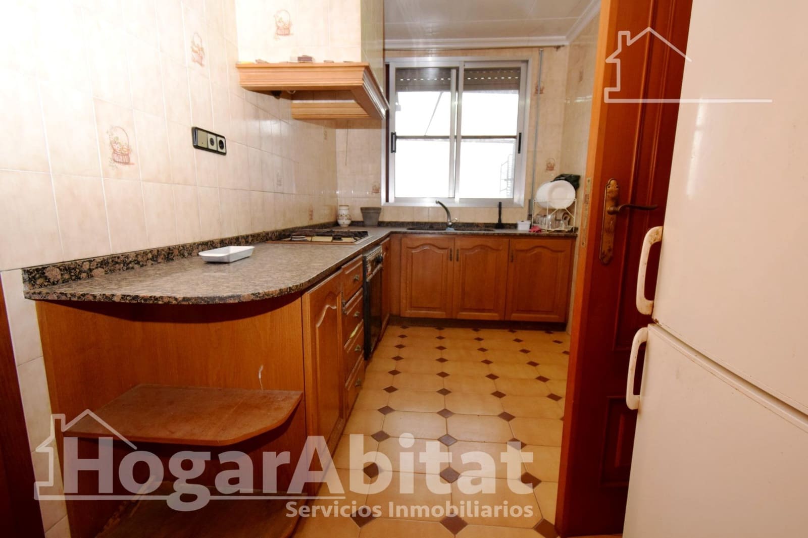 5 bedroom Townhouse for sale in Montserrat with garage - € 250,000 (Ref: 9831593)