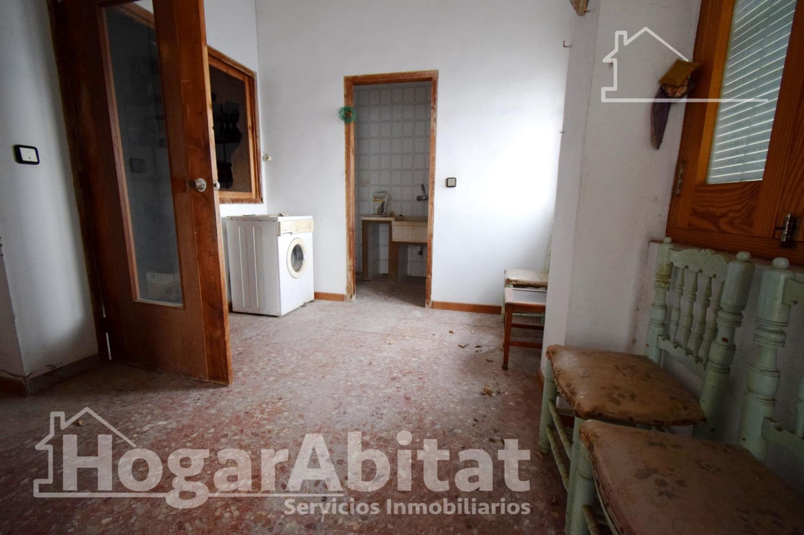 5 bedroom Townhouse for sale in Montserrat with garage - € 250,000 (Ref: 9831593)