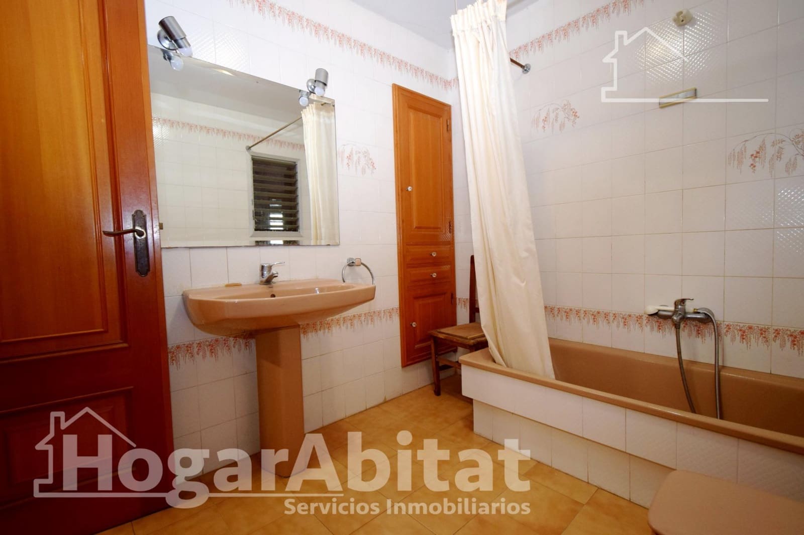 5 bedroom Townhouse for sale in Montserrat with garage - € 250,000 (Ref: 9831593)