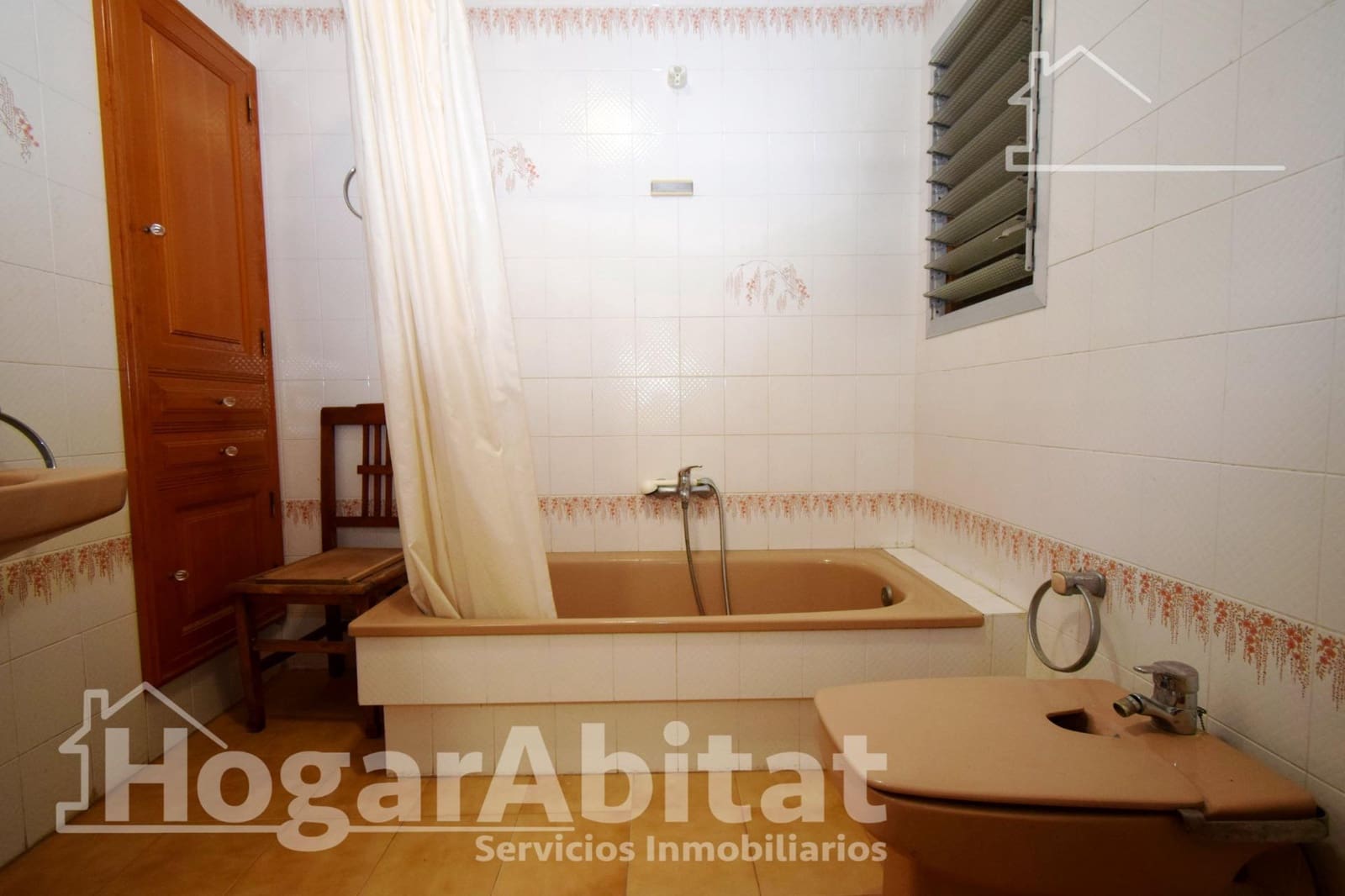 5 bedroom Townhouse for sale in Montserrat with garage - € 250,000 (Ref: 9831593)