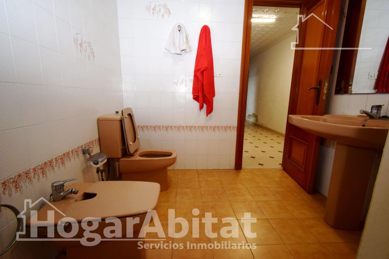 5 bedroom Townhouse for sale in Montserrat with garage - € 250,000 (Ref: 9831593)