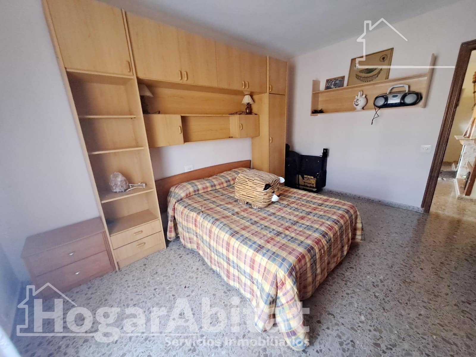 6 bedroom Villa for sale in L'Alcora with pool garage - € 195,000 (Ref: 9833711)