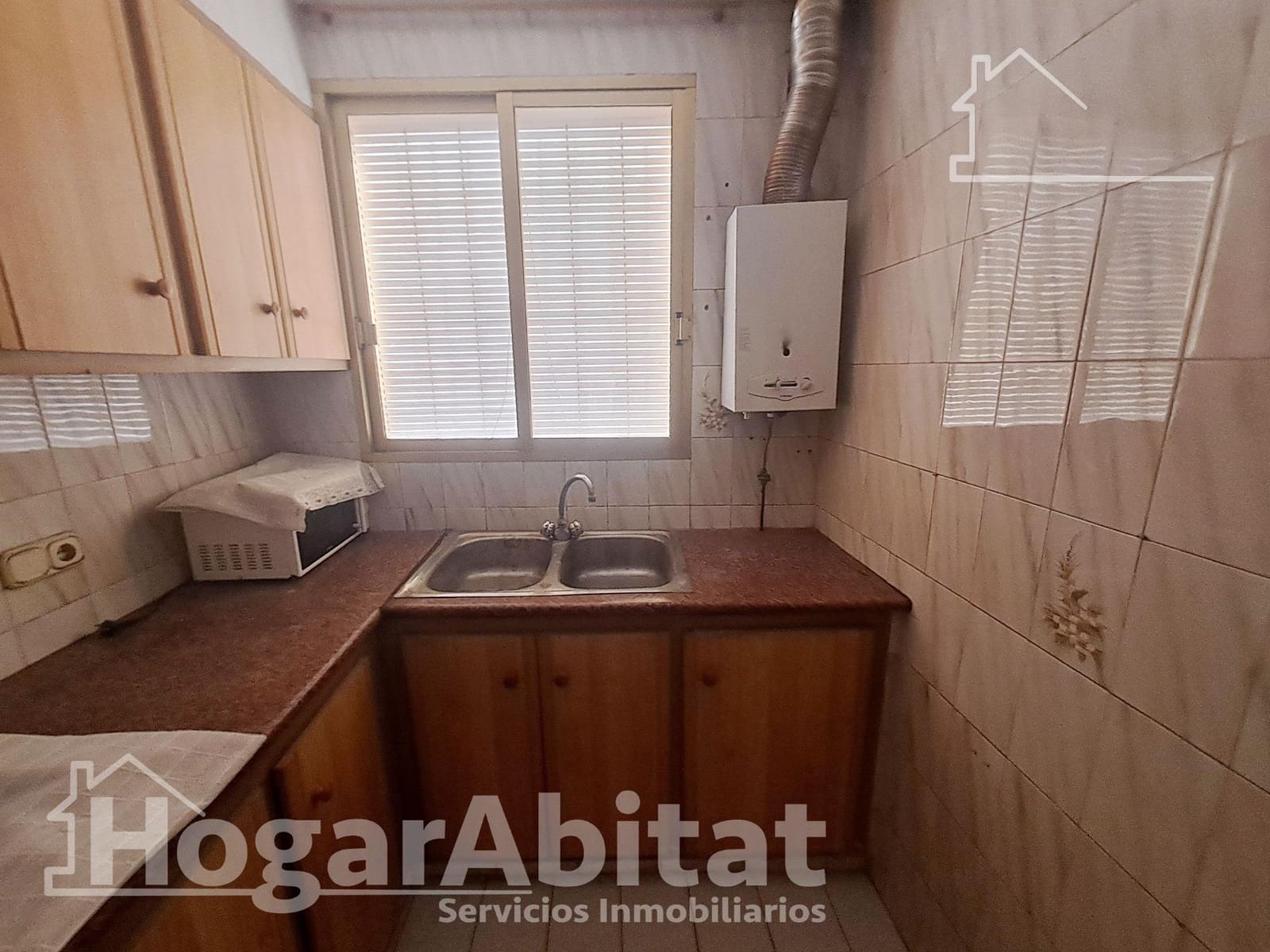 6 bedroom Villa for sale in L'Alcora with pool garage - € 195,000 (Ref: 9833711)