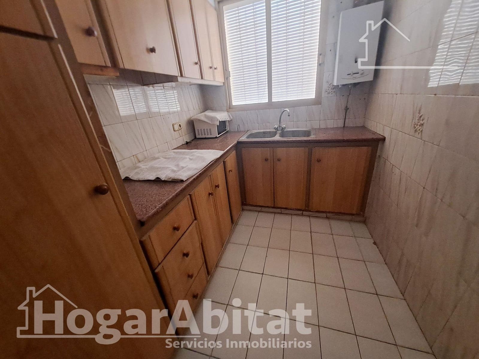 6 bedroom Villa for sale in L'Alcora with pool garage - € 195,000 (Ref: 9833711)