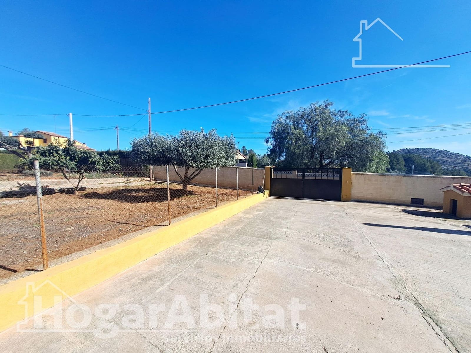 6 bedroom Villa for sale in L'Alcora with pool garage - € 195,000 (Ref: 9833711)