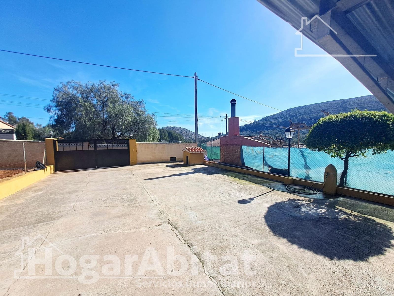 6 bedroom Villa for sale in L'Alcora with pool garage - € 195,000 (Ref: 9833711)