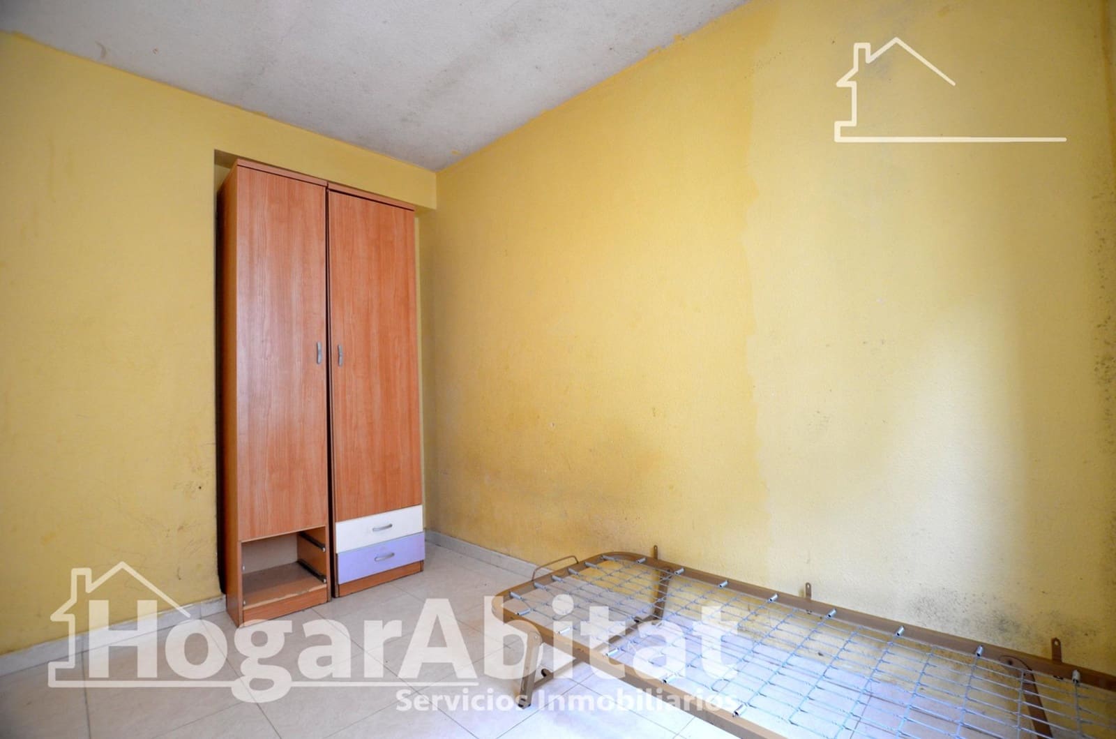 4 bedroom Flat for sale in Gandia - € 120,000 (Ref: 9843437)