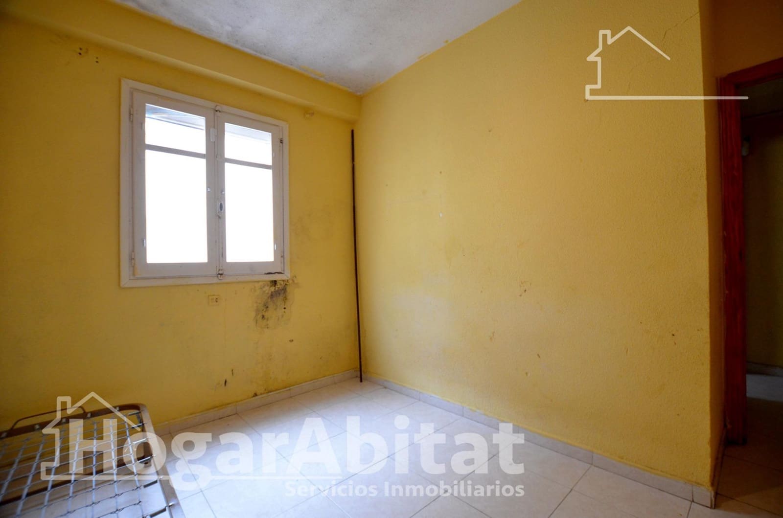 4 bedroom Flat for sale in Gandia - € 120,000 (Ref: 9843437)