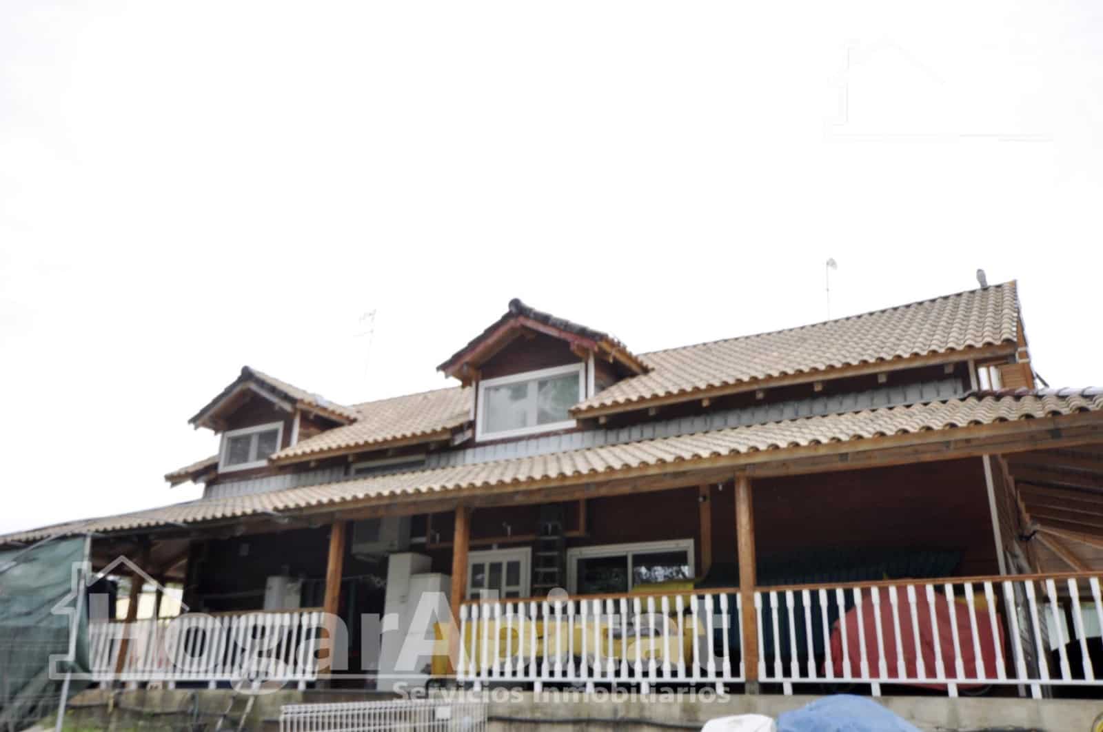 3 bedroom Villa for sale in Montserrat with garage - € 419,000 (Ref: 9843457)