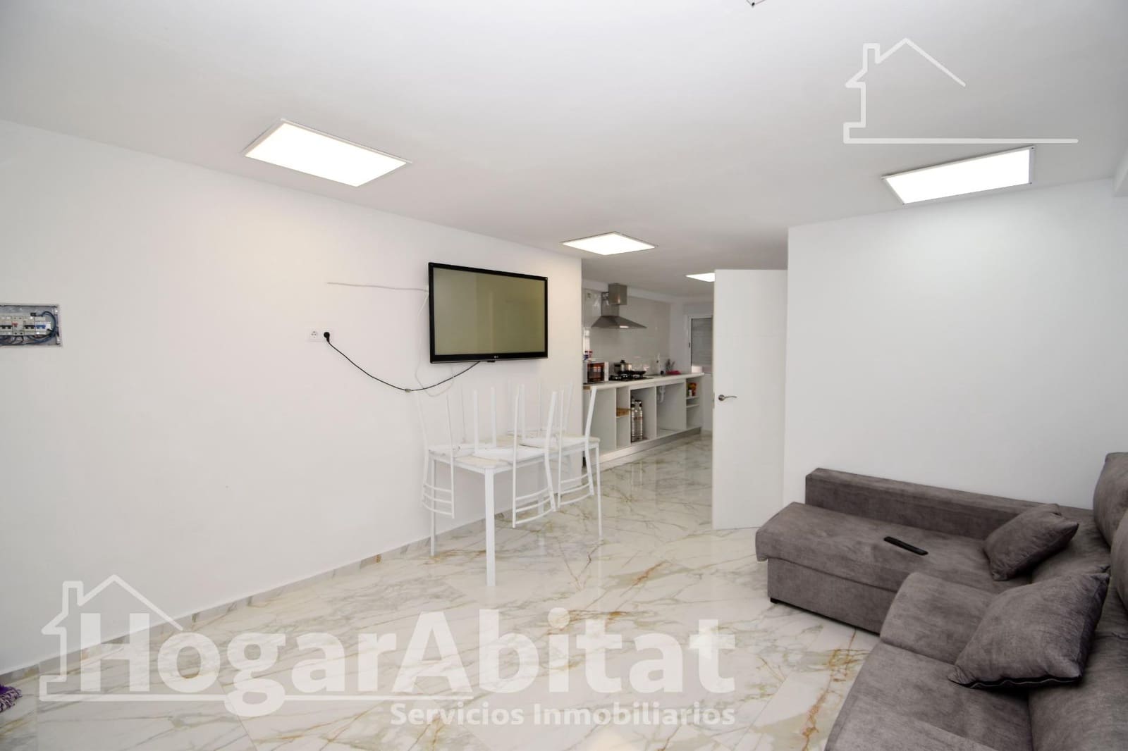 6 bedroom Townhouse for sale in Alzira - € 210,000 (Ref: 9843462)