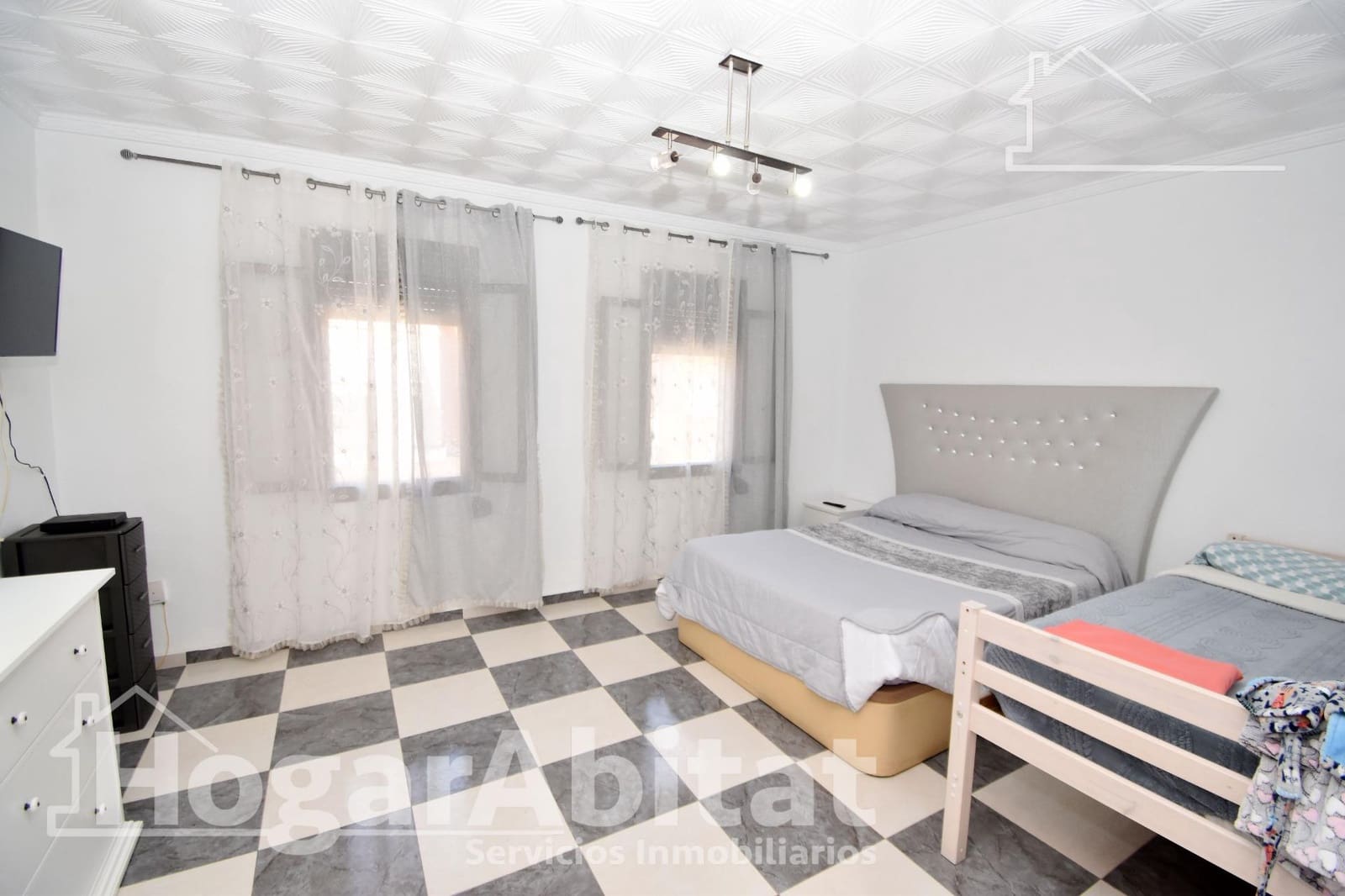 6 bedroom Townhouse for sale in Alzira - € 210,000 (Ref: 9843462)