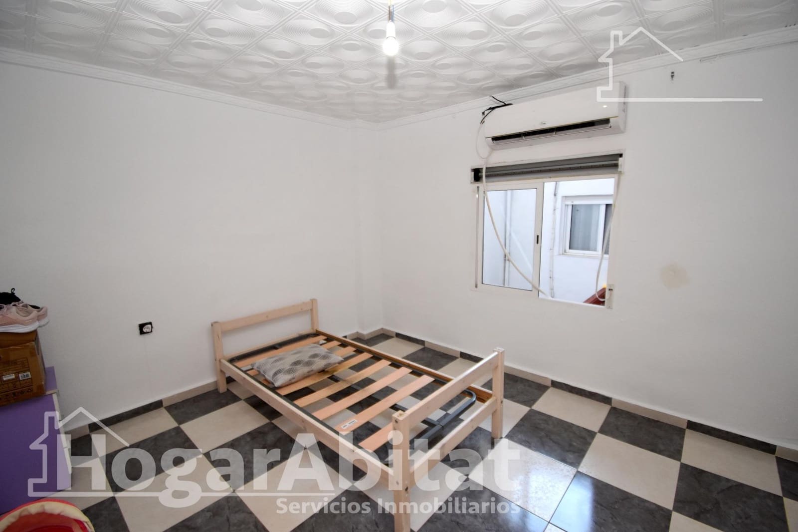 6 bedroom Townhouse for sale in Alzira - € 210,000 (Ref: 9843462)