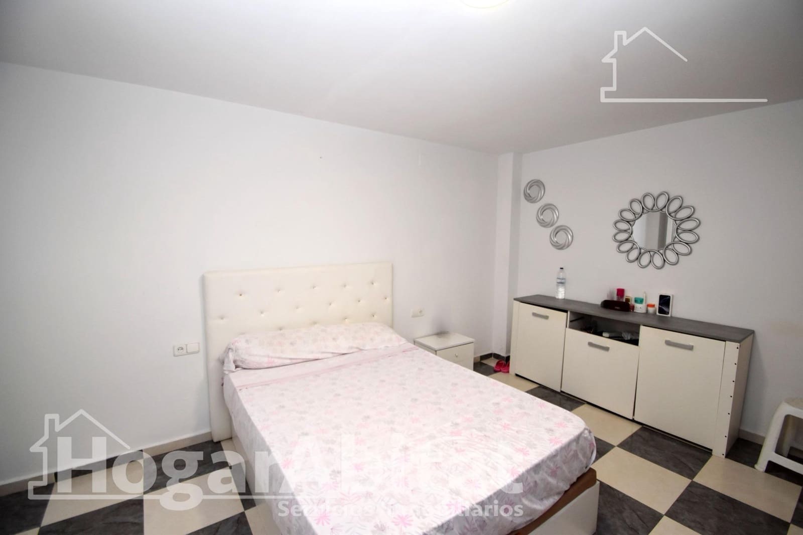 6 bedroom Townhouse for sale in Alzira - € 210,000 (Ref: 9843462)