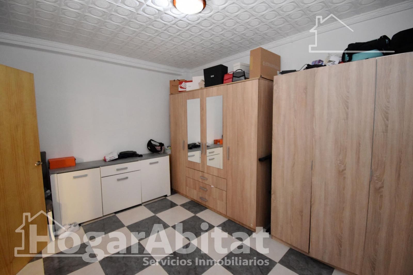 6 bedroom Townhouse for sale in Alzira - € 210,000 (Ref: 9843462)