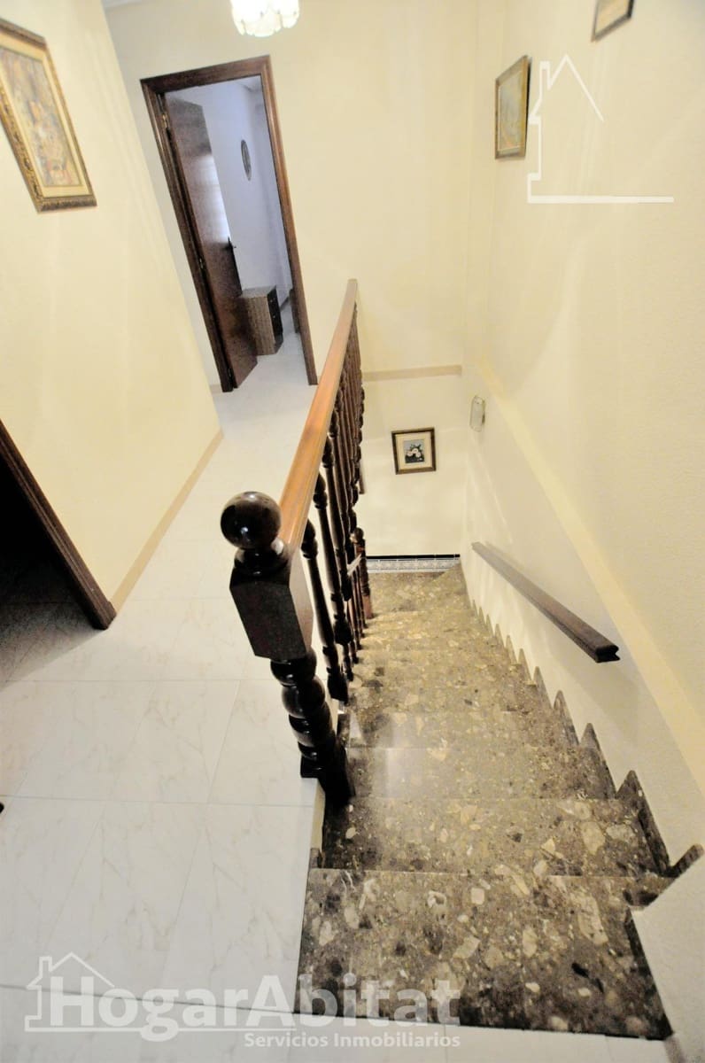 5 bedroom Townhouse for sale in Rafelbunyol with garage - € 225,000 (Ref: 9846296)