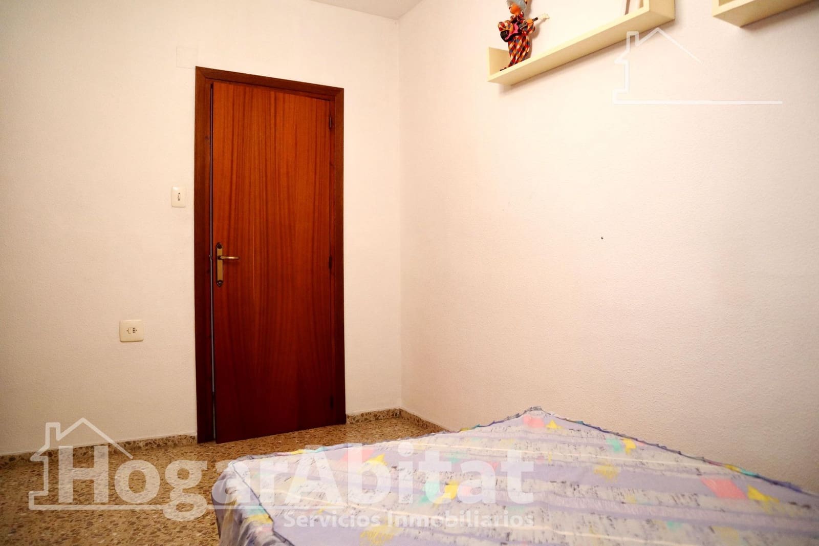 4 bedroom Flat for sale in Oliva - € 120,000 (Ref: 9851823)