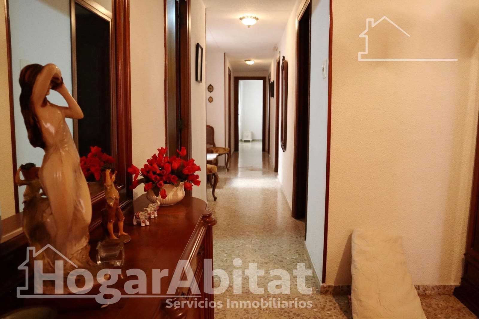 4 bedroom Flat for sale in Oliva - € 120,000 (Ref: 9851823)