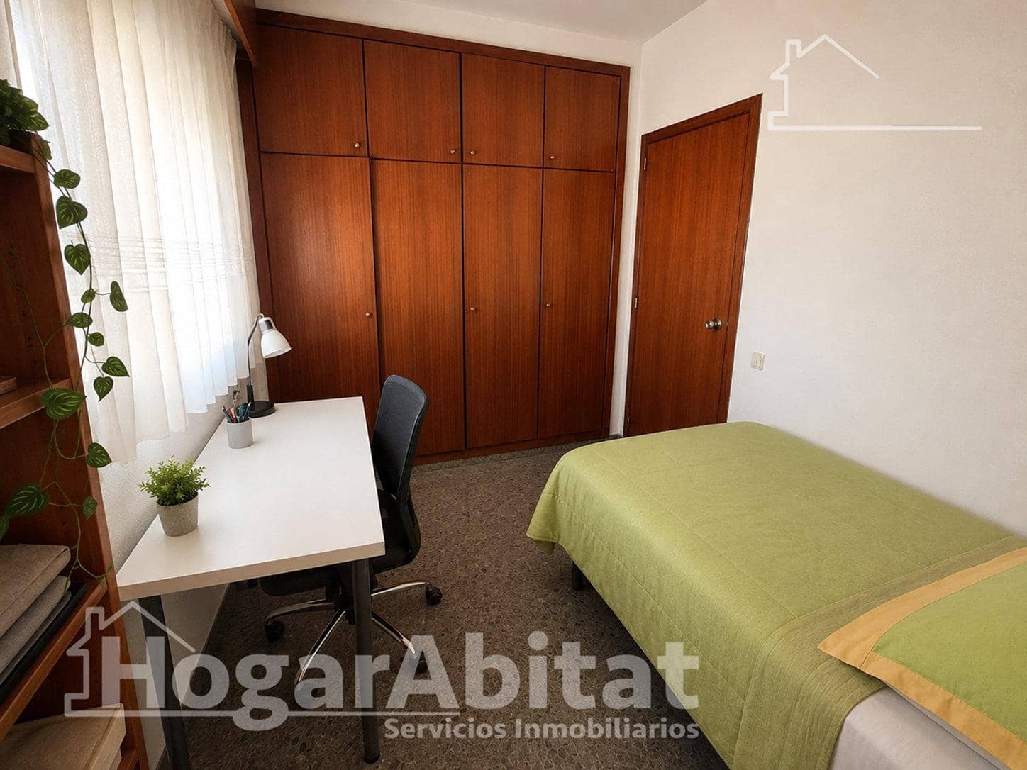 4 bedroom Flat for sale in Valencia city with garage - € 550,000 (Ref: 9855531)
