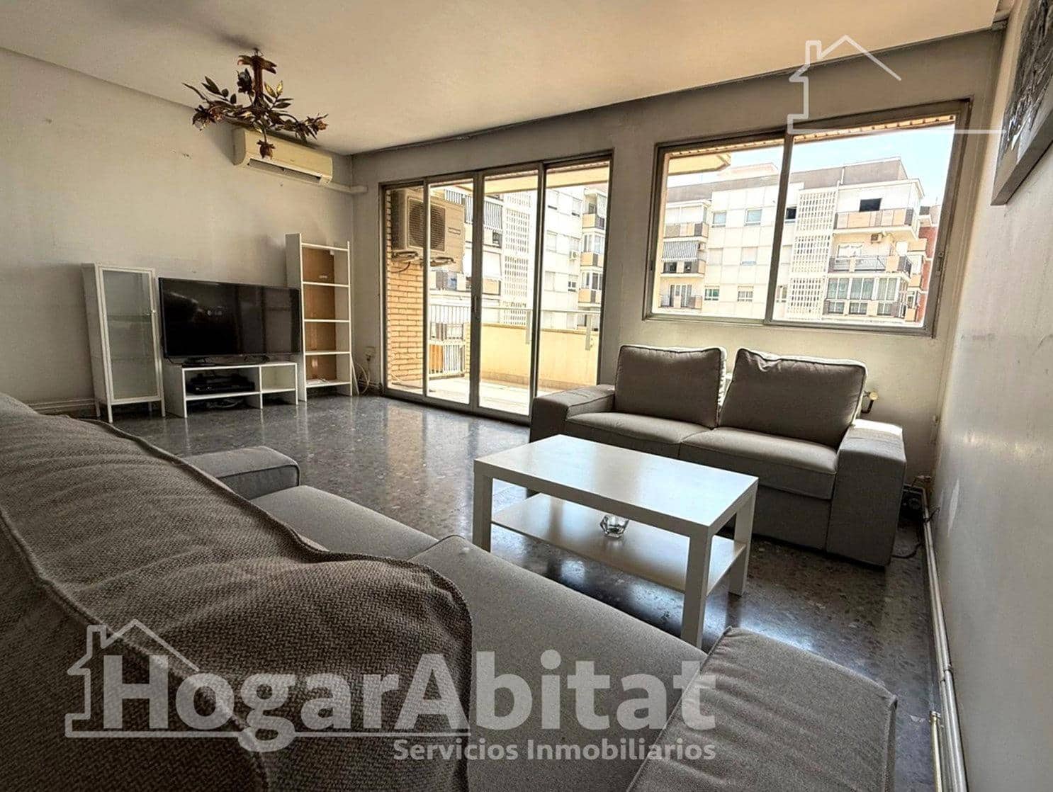4 bedroom Flat for sale in Valencia city with garage - € 550,000 (Ref: 9855531)